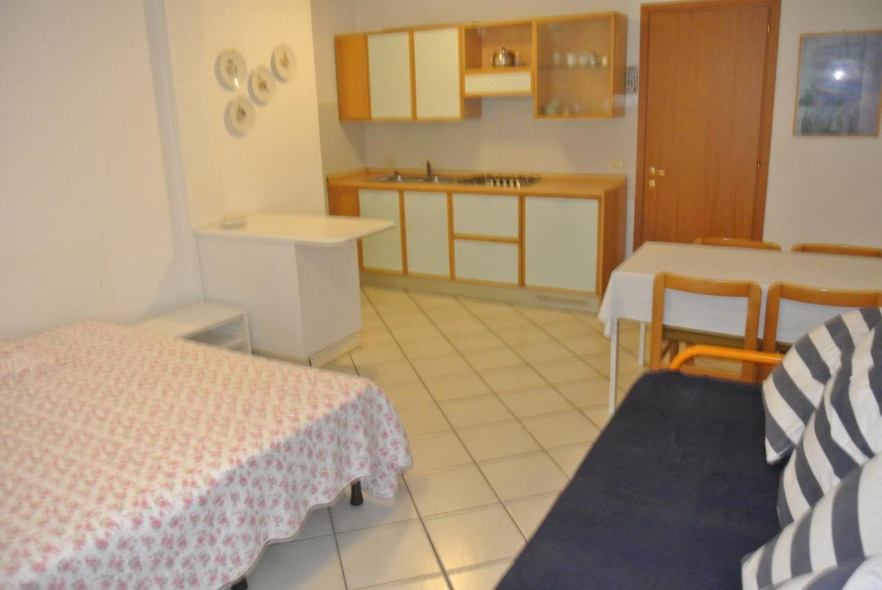 Condominio MARIA Lignano Sabbiadoro Exterior foto