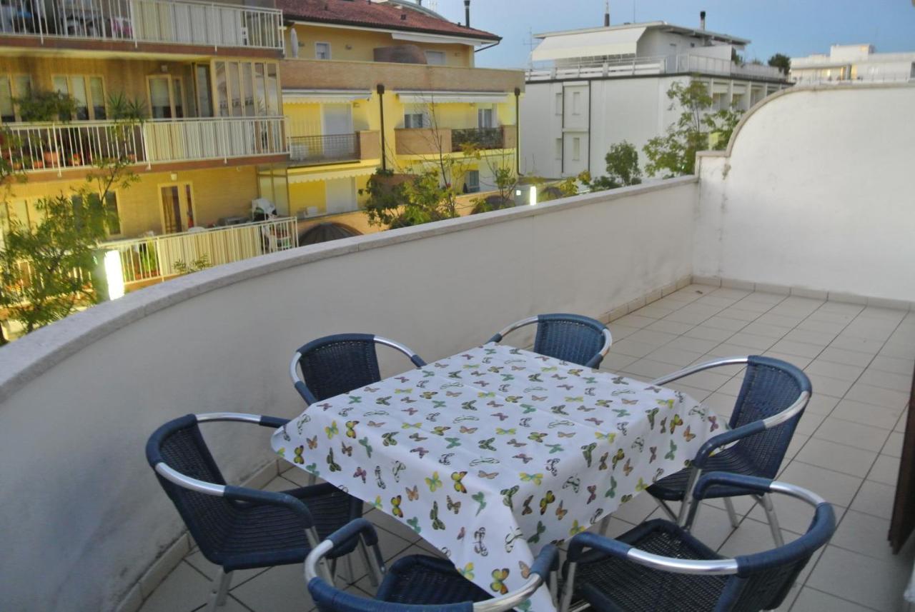 Condominio MARIA Lignano Sabbiadoro Exterior foto