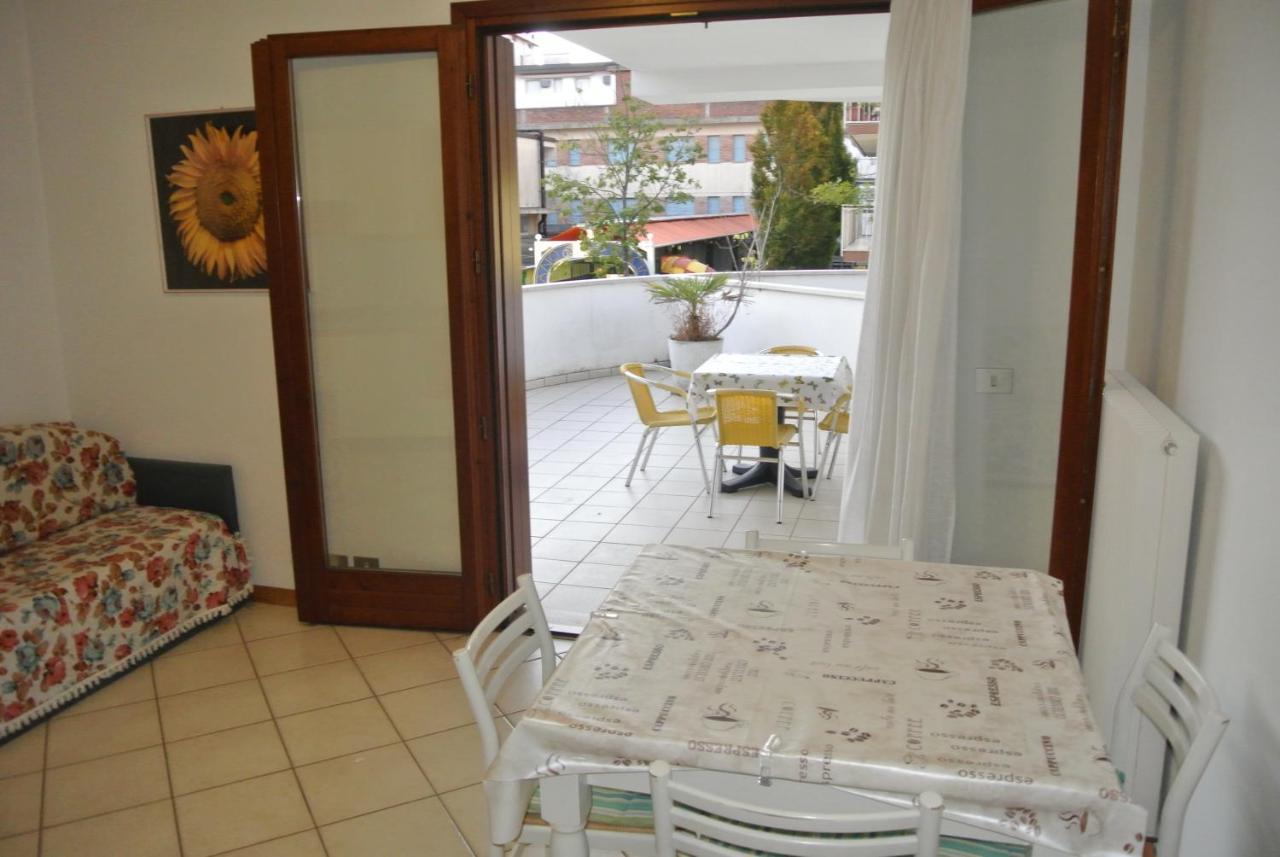 Condominio MARIA Lignano Sabbiadoro Exterior foto