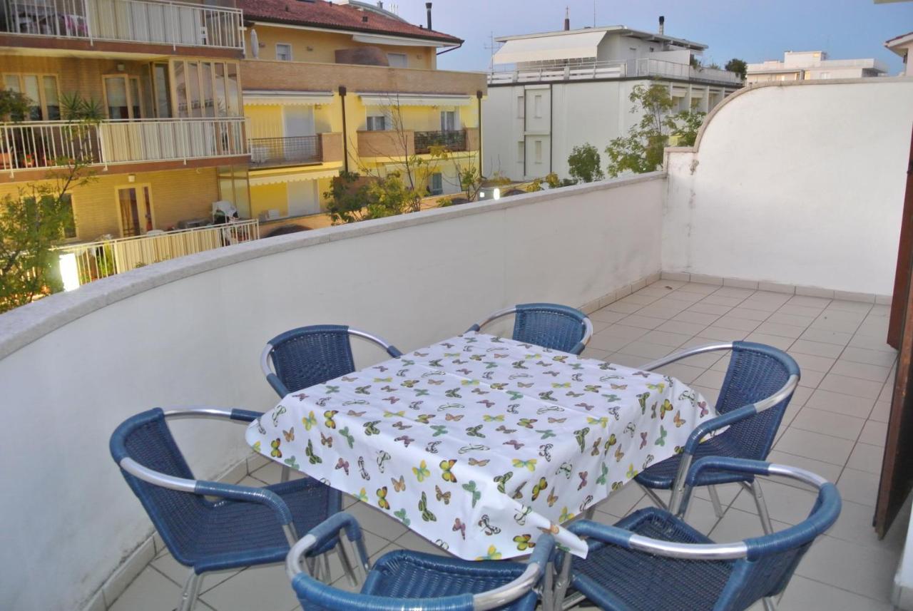 Condominio MARIA Lignano Sabbiadoro Exterior foto